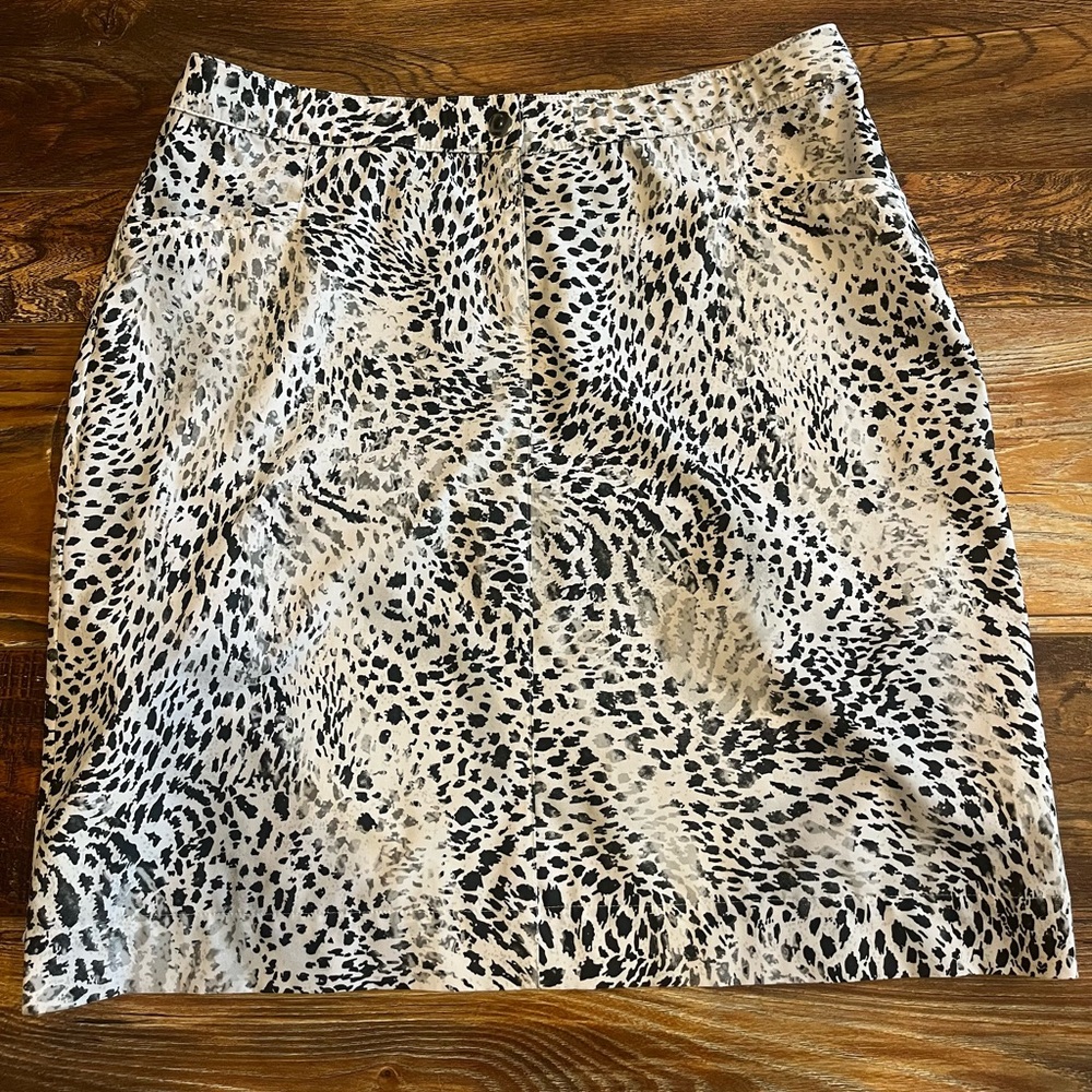 Chico's size large Black and Off White Animal Print Mini Skirt